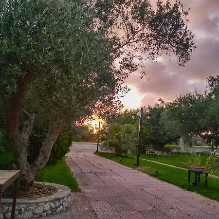 Theocharis Paradise * Glífa