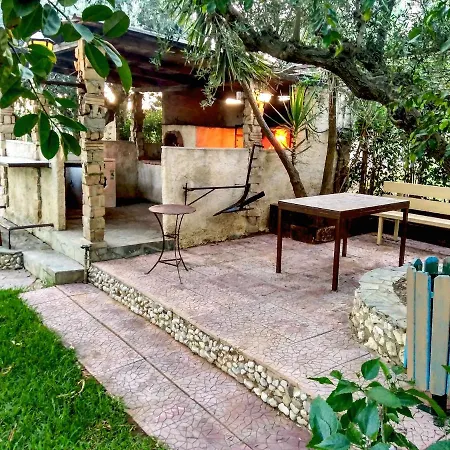 Theocharis Paradise Holiday home *