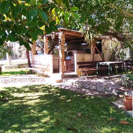 Theocharis Paradise Ferienhaus *